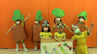 小狗推大盒子 幼兒勇